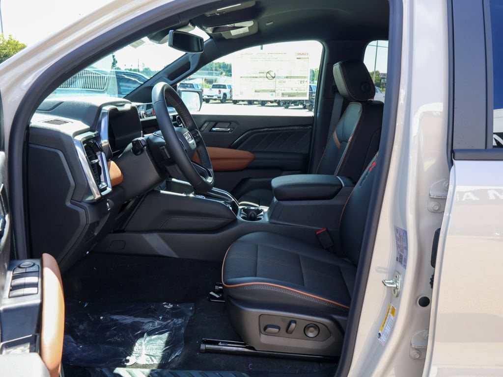 2026 GMC Canyon AT4 - Photo 9