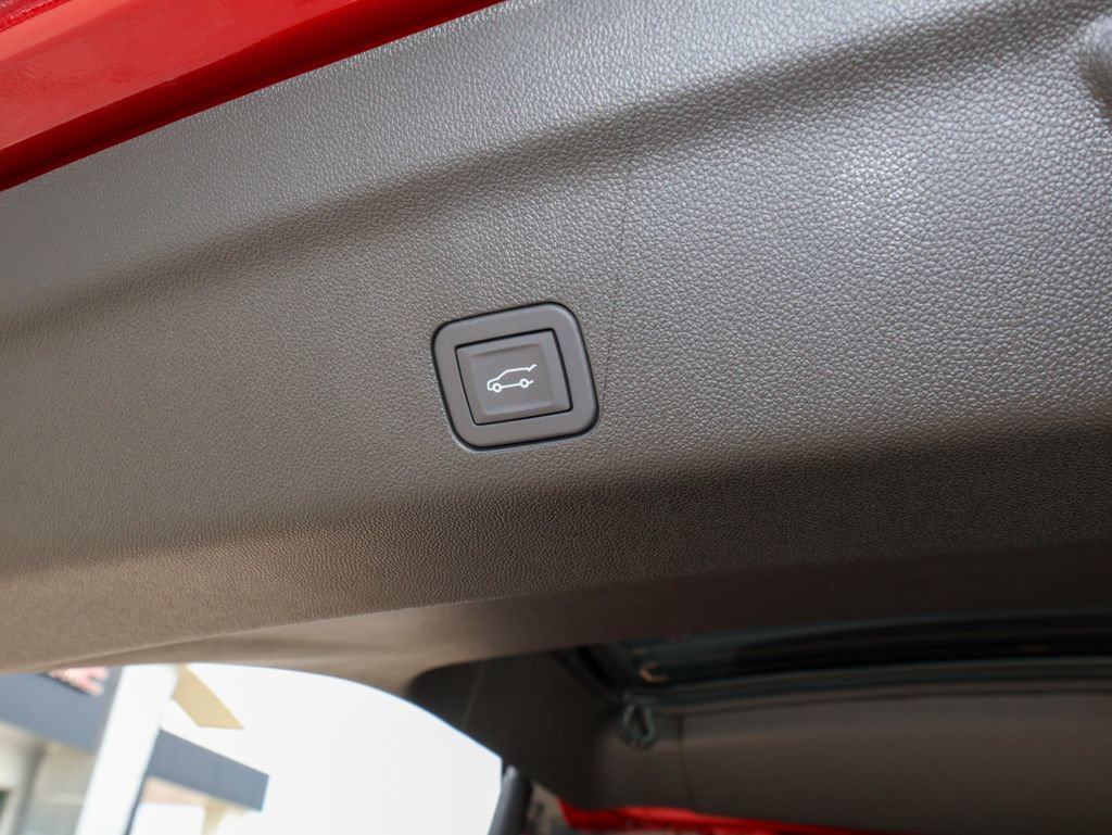 2026 GMC Yukon XL Denali - Photo 8