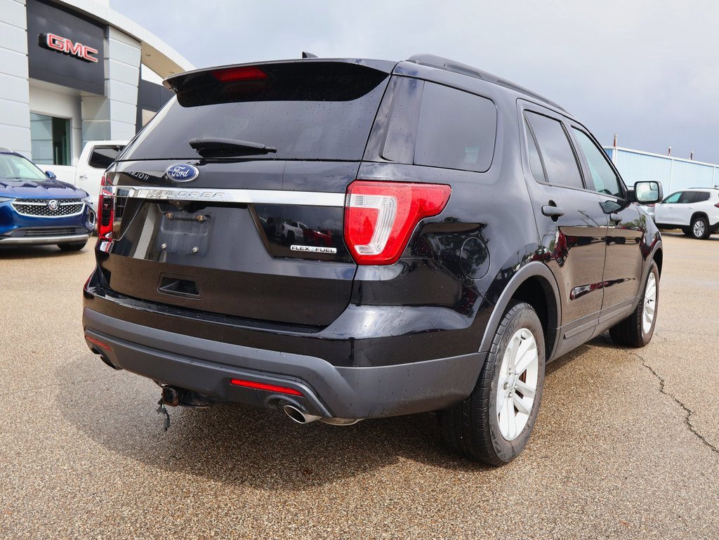 2016 Ford Explorer Base photo 2