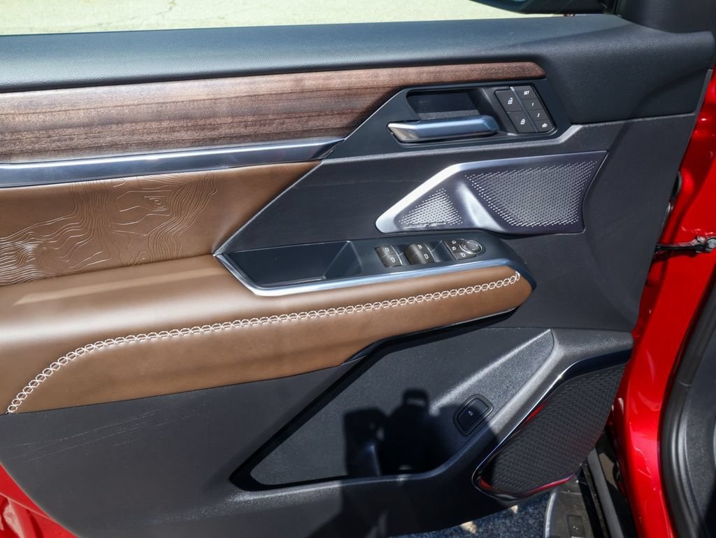 2026 GMC Acadia Denali Ultimate - Photo 13