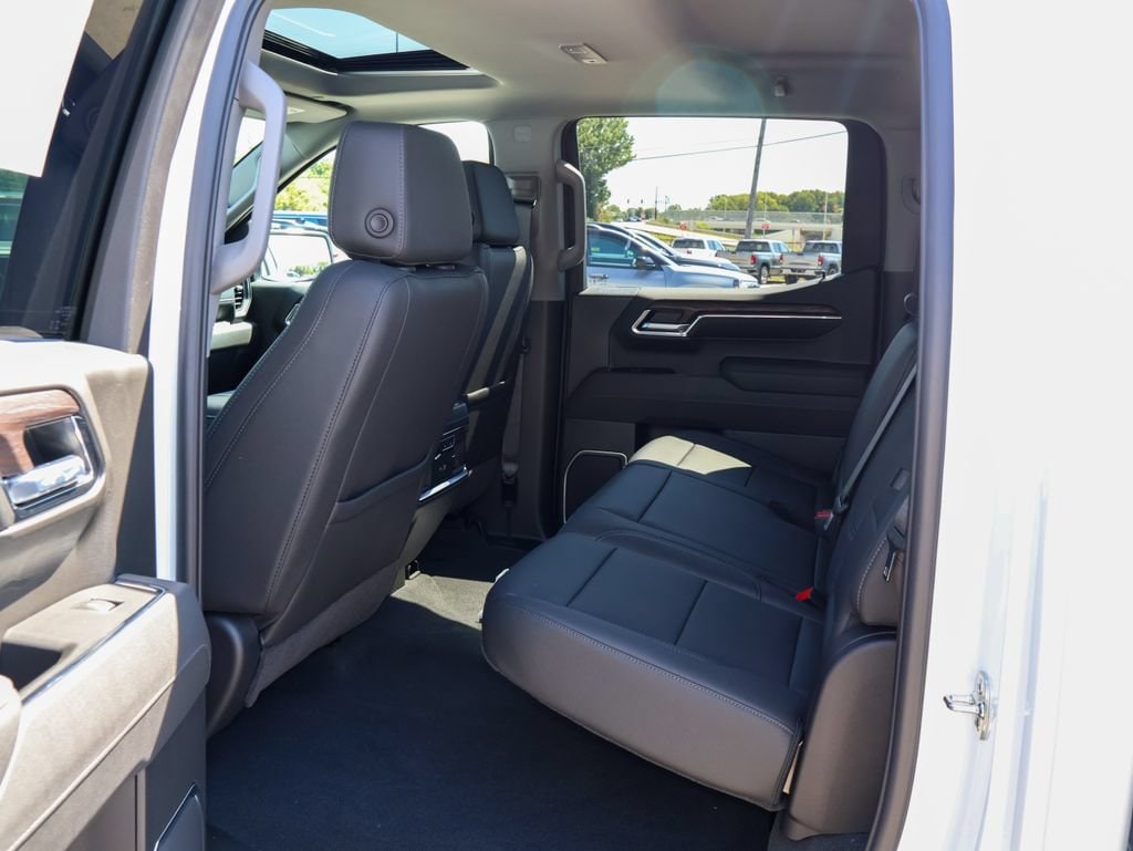 2026 GMC Sierra 1500 SLT - Photo 10