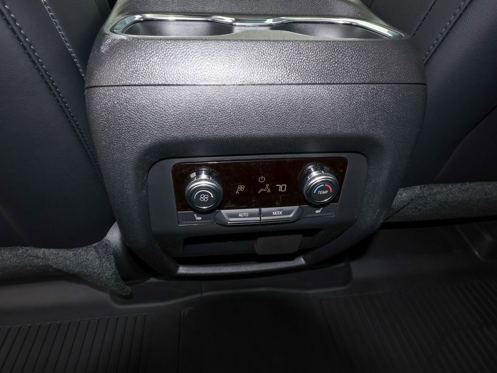 2026 GMC Acadia Denali - Photo 16