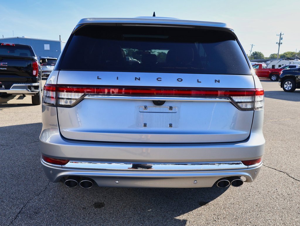 2022 Lincoln Aviator Black Label photo 3