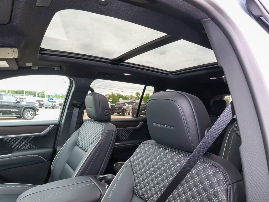 2026 GMC Acadia Denali - Photo 11