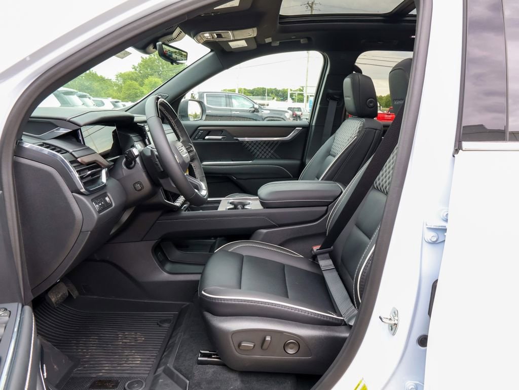 2026 GMC Acadia Denali - Photo 10