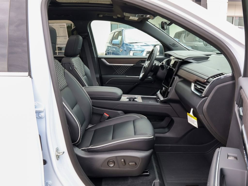 2026 GMC Acadia Denali - Photo 38