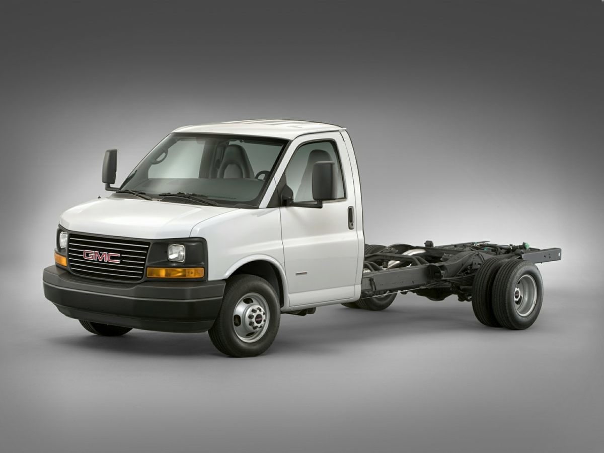 2015 GMC Savana Cutaway Work Van's photo