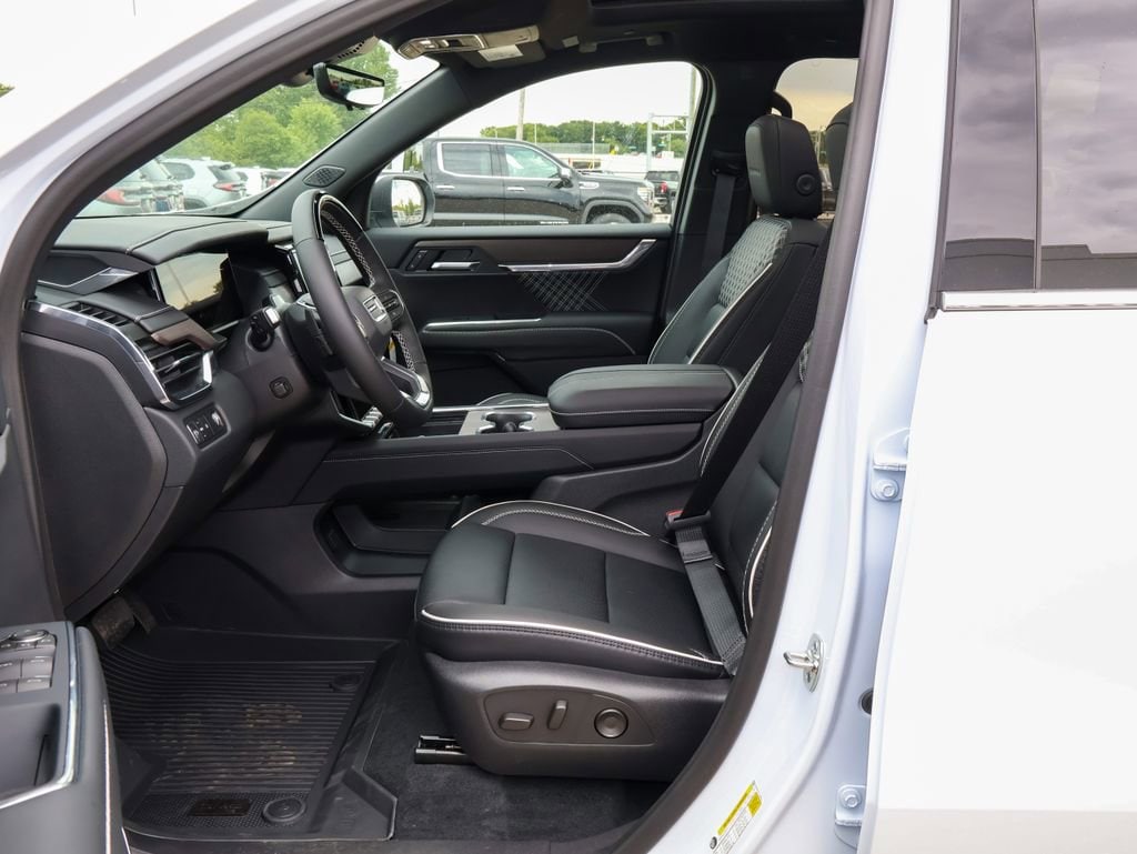 2026 GMC Acadia Denali - Photo 9