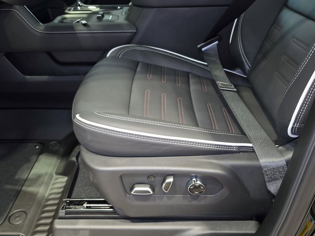 2026 GMC Sierra 2500HD AT4X - Photo 9