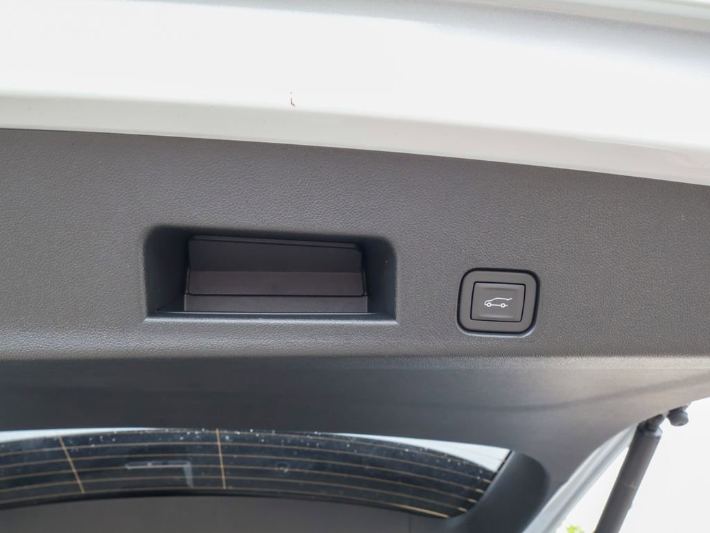 2026 GMC Acadia Denali - Photo 6