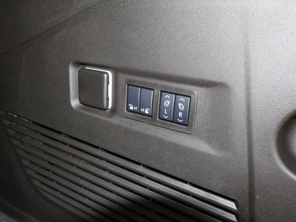 2026 GMC Yukon XL Denali - Photo 9