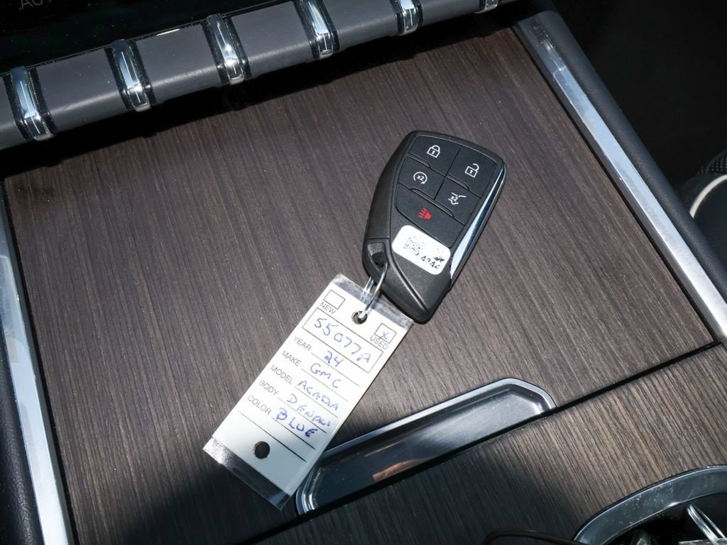 2024 GMC Acadia Denali - Photo 29
