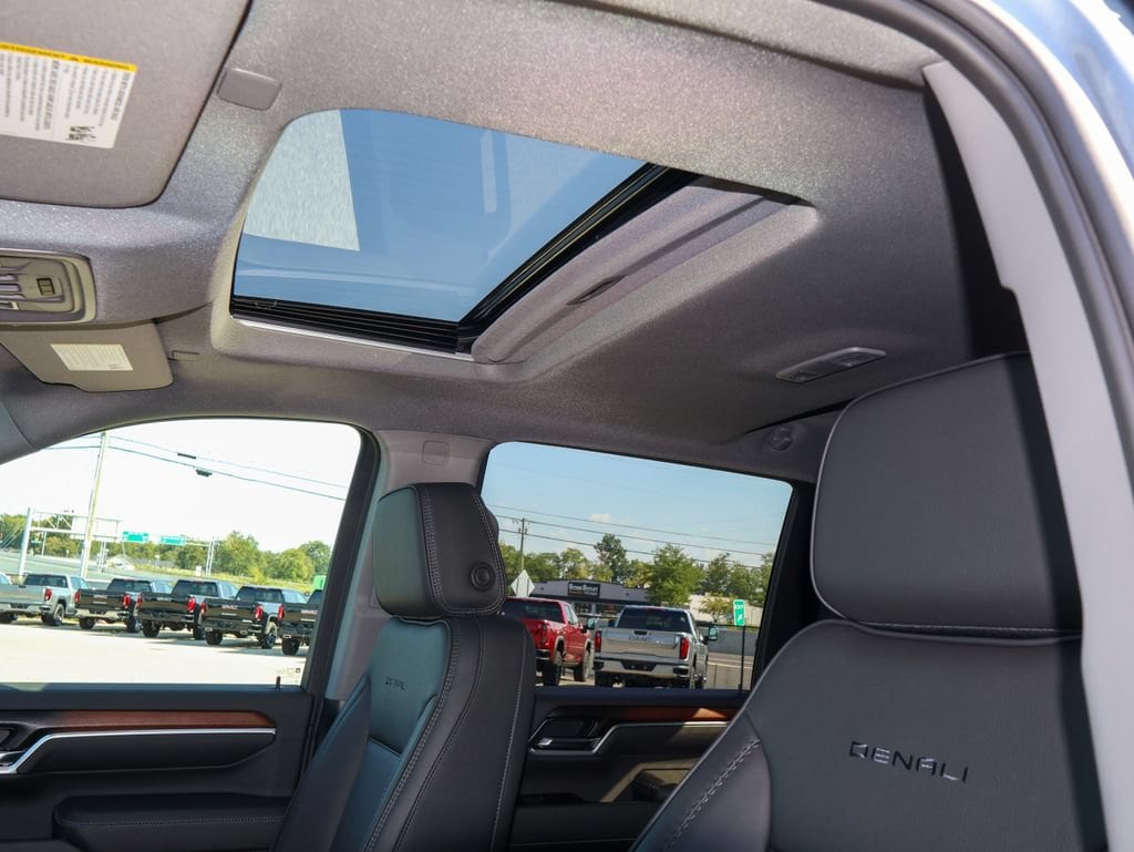 2026 GMC Sierra 3500HD Denali - Photo 9