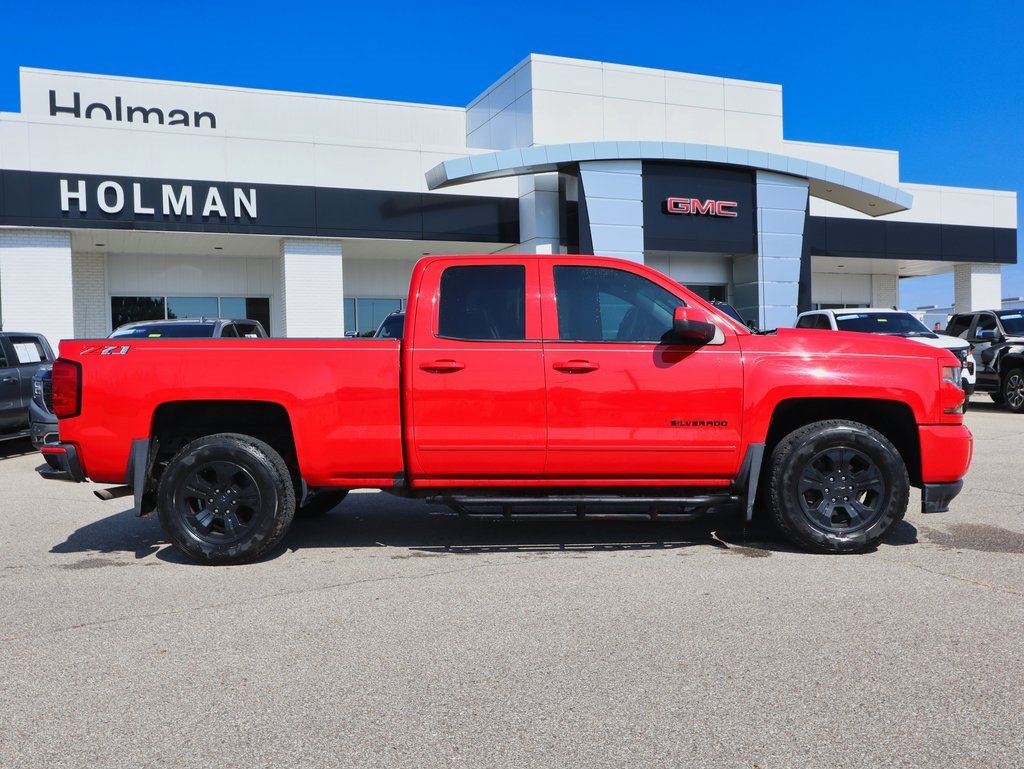 2018 Chevrolet Silverado 1500 LT photo 2