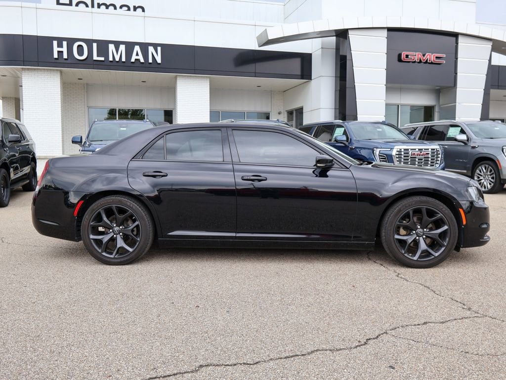 Used 2022 Chrysler 300 300S