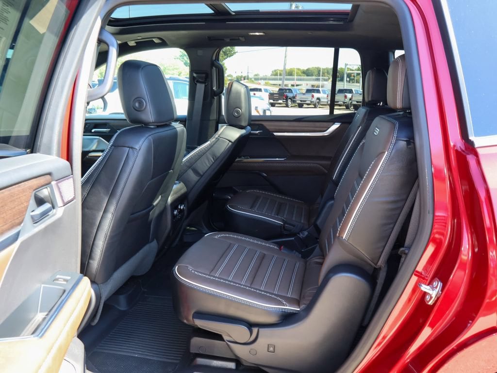 2026 GMC Acadia Denali Ultimate - Photo 14