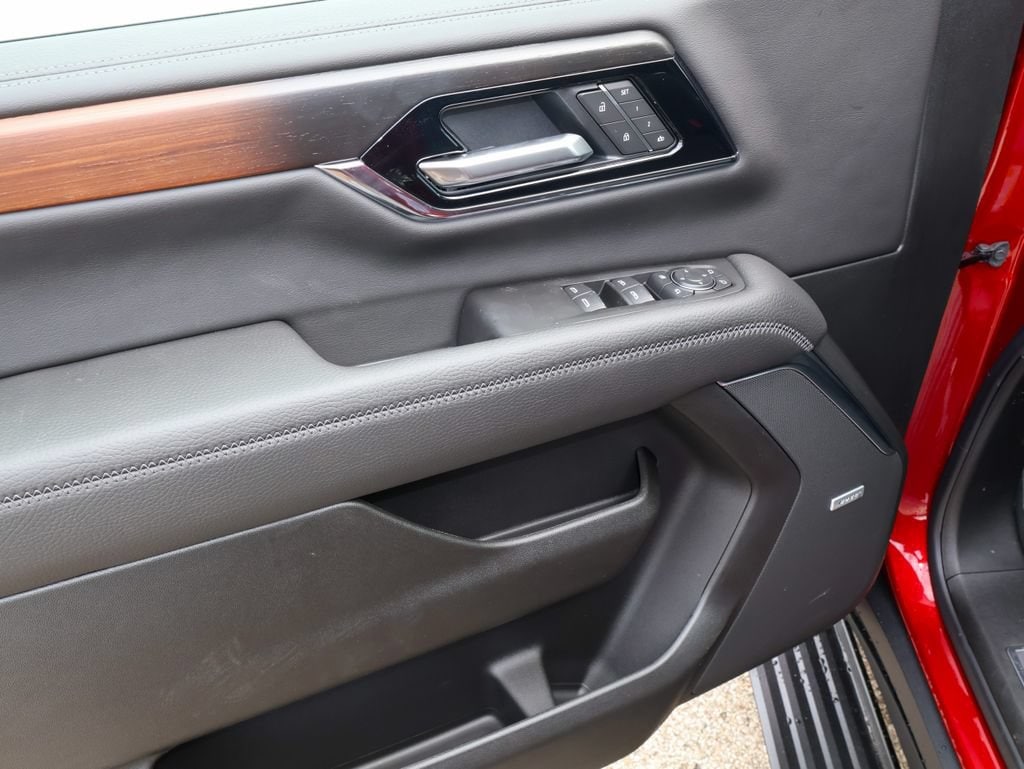 2026 GMC Yukon XL Denali - Photo 13