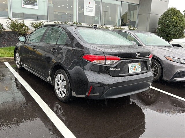 2023 Toyota Corolla LE photo 2