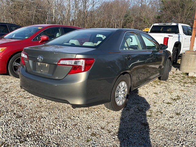 2014 Toyota Camry LE photo 3
