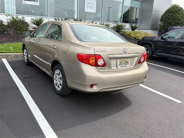 2010 Toyota Corolla LE photo 2