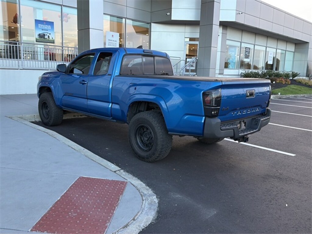 Used 2016 Toyota Tacoma  Truck