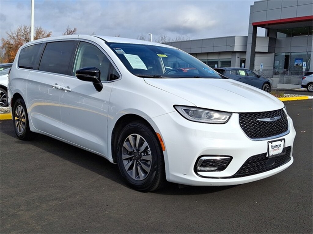 Used 2024 Chrysler Pacifica Hybrid Select Minivan/Van