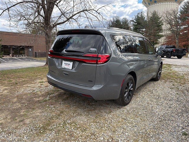 2021 Chrysler Pacifica Touring L photo 3