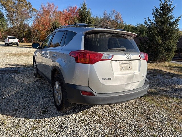 2013 Toyota RAV4 LE photo 2