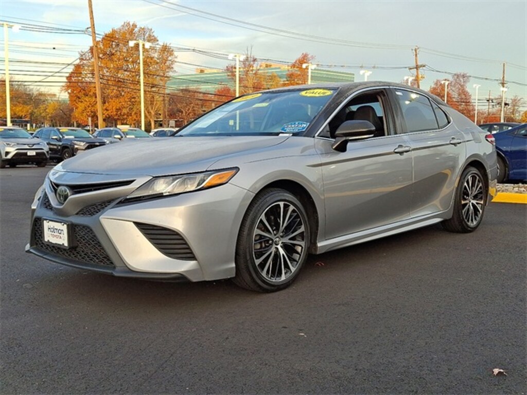 Used 2019 Toyota Camry SE Sedan