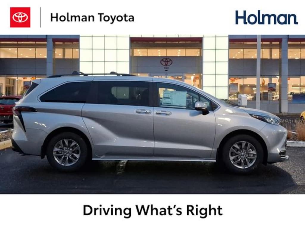 Used 2025 Toyota Sienna LE Minivan/Van