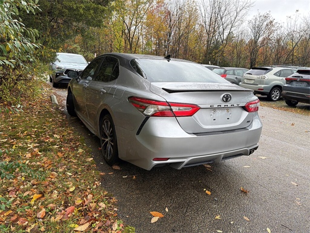 Used 2019 Toyota Camry SE Sedan