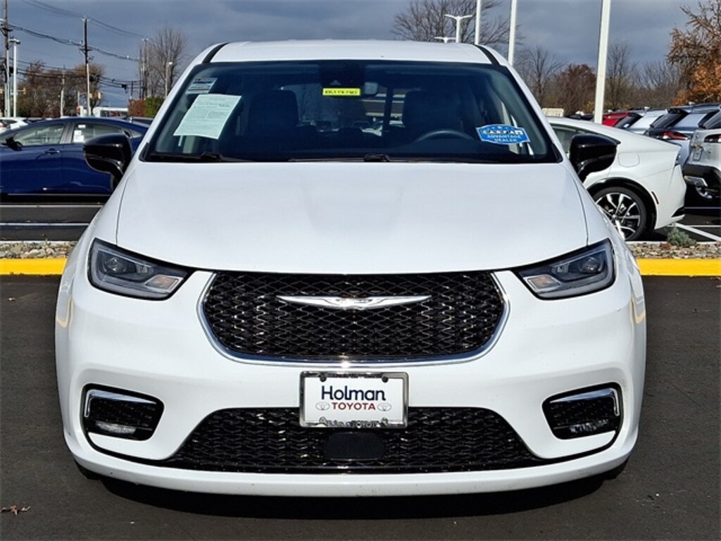 Used 2024 Chrysler Pacifica Hybrid Select Minivan/Van