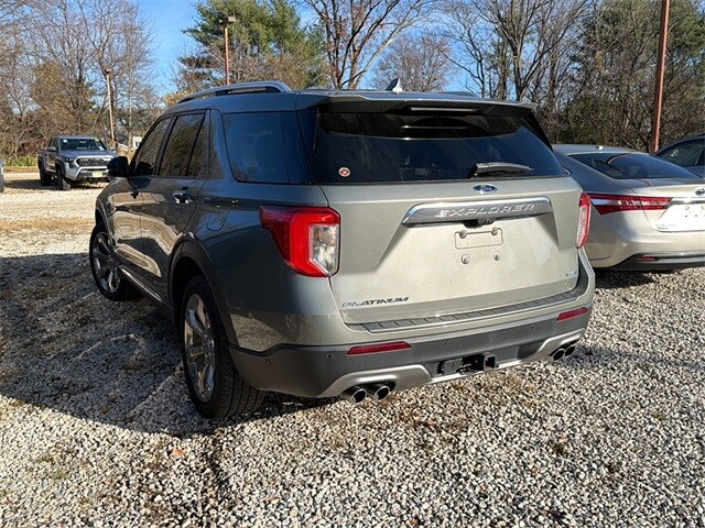 2020 Ford Explorer Platinum photo 2