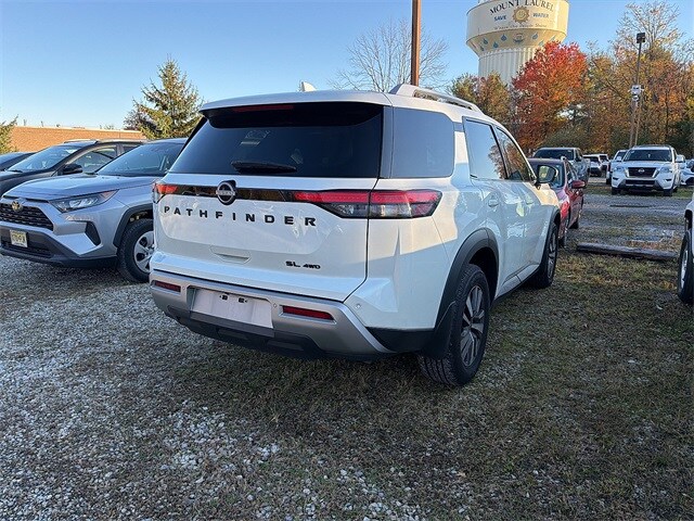 2022 Nissan Pathfinder SL photo 3