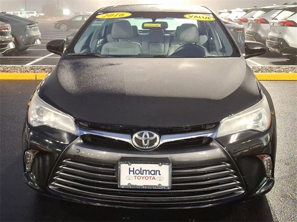 Used 2016 Toyota Camry XLE Sedan
