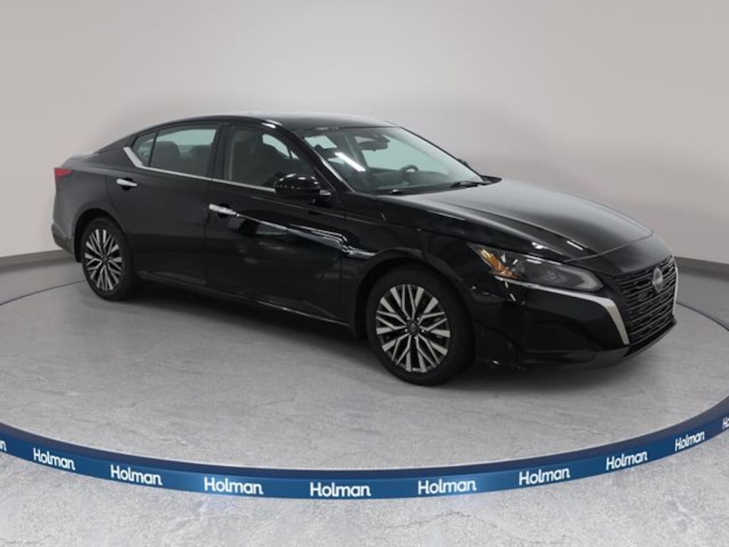 Used 2024 Nissan Altima 2.5 SV Sedan