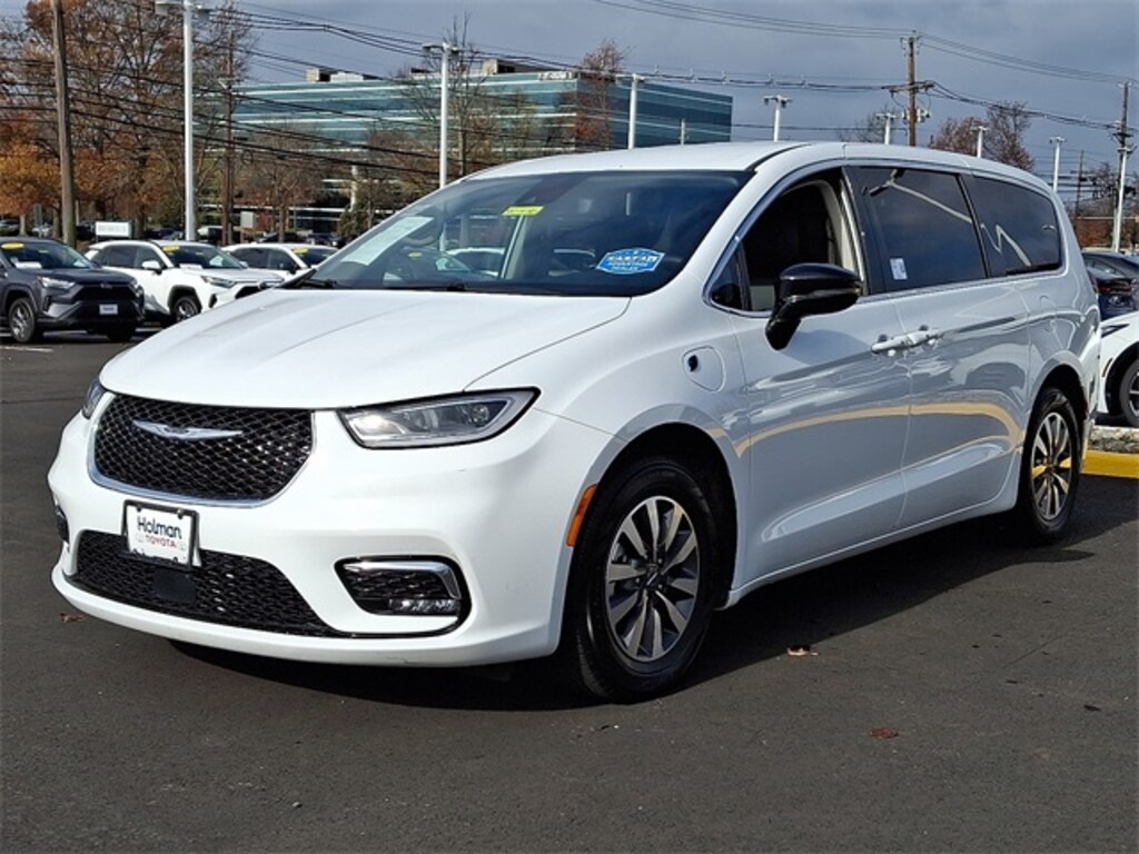 Used 2024 Chrysler Pacifica Hybrid Select Minivan/Van