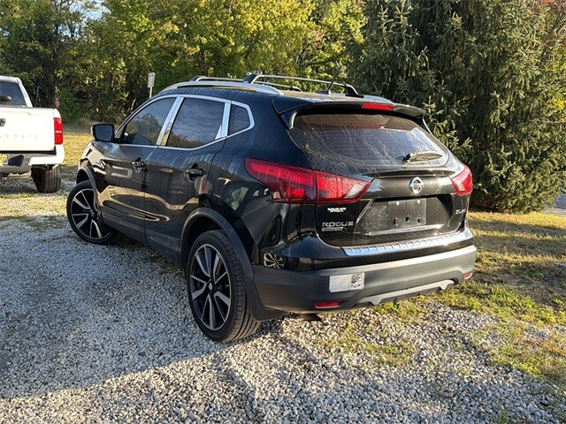 2017 Nissan Rogue Sport SL photo 2