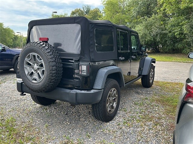 2016 Jeep Wrangler Unlimited Rubicon photo 2