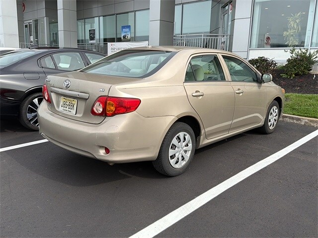 2010 Toyota Corolla LE photo 3