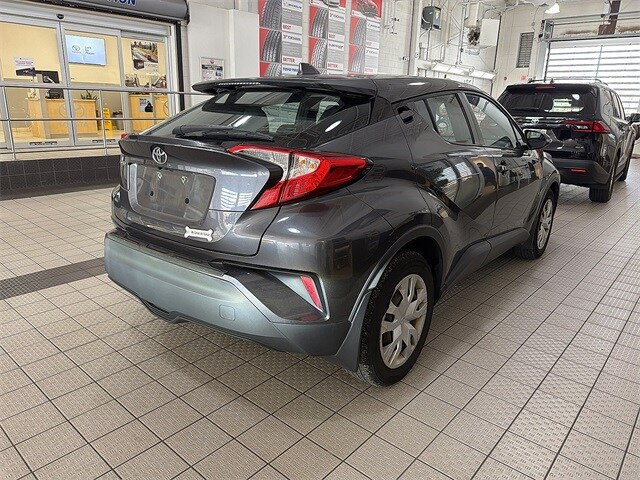 2019 Toyota C-HR LE photo 3