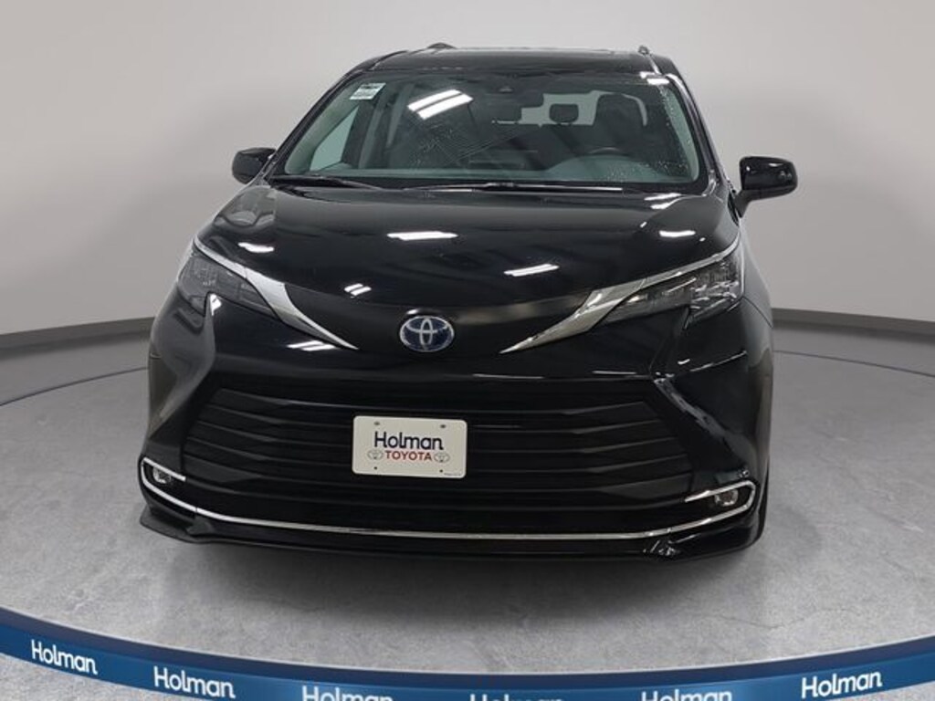 Certified 2024 Toyota Sienna XLE Minivan/Van