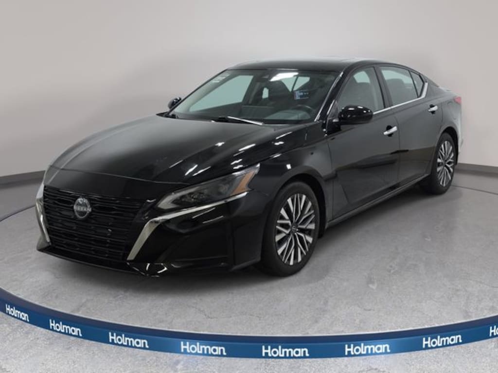 Used 2024 Nissan Altima 2.5 SV Sedan