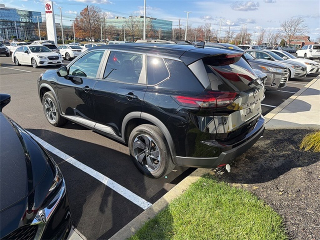 Used 2024 Nissan Rogue SV SUV