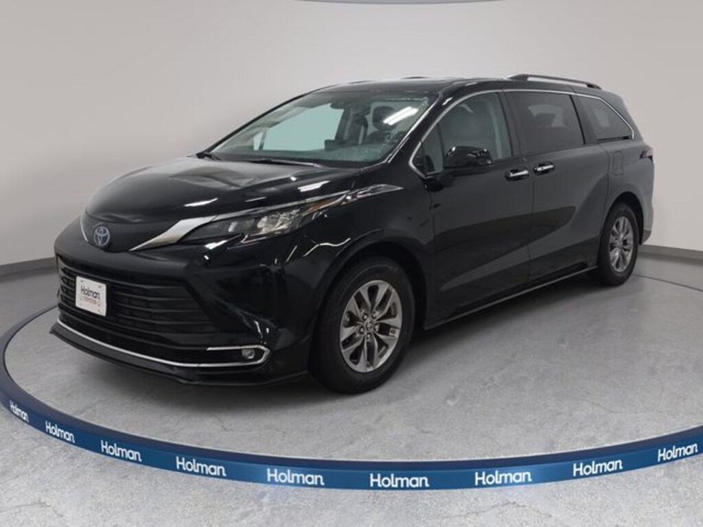 Certified 2024 Toyota Sienna XLE Minivan/Van