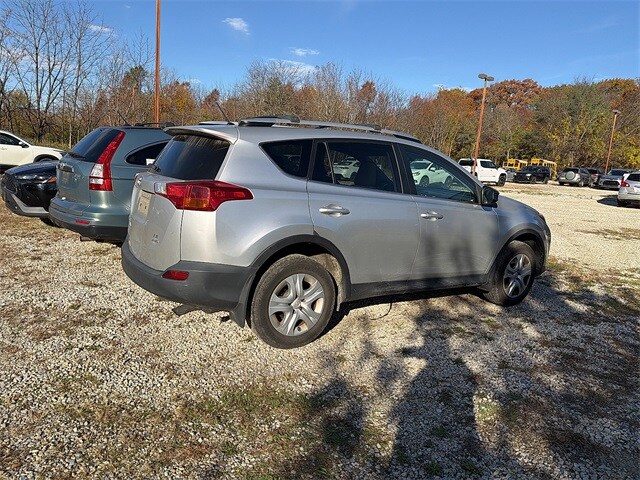 2013 Toyota RAV4 LE photo 3
