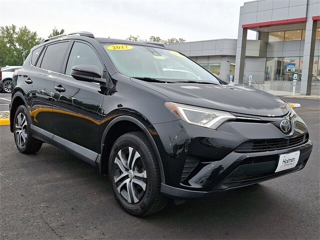 2017 Toyota RAV4 LE photo 2