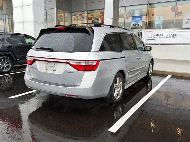 2011 Honda Odyssey Touring Elite photo 3