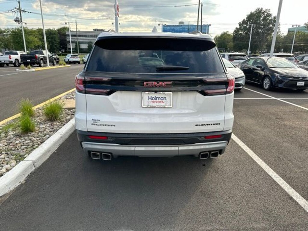 Used 2024 GMC Acadia Elevation SUV