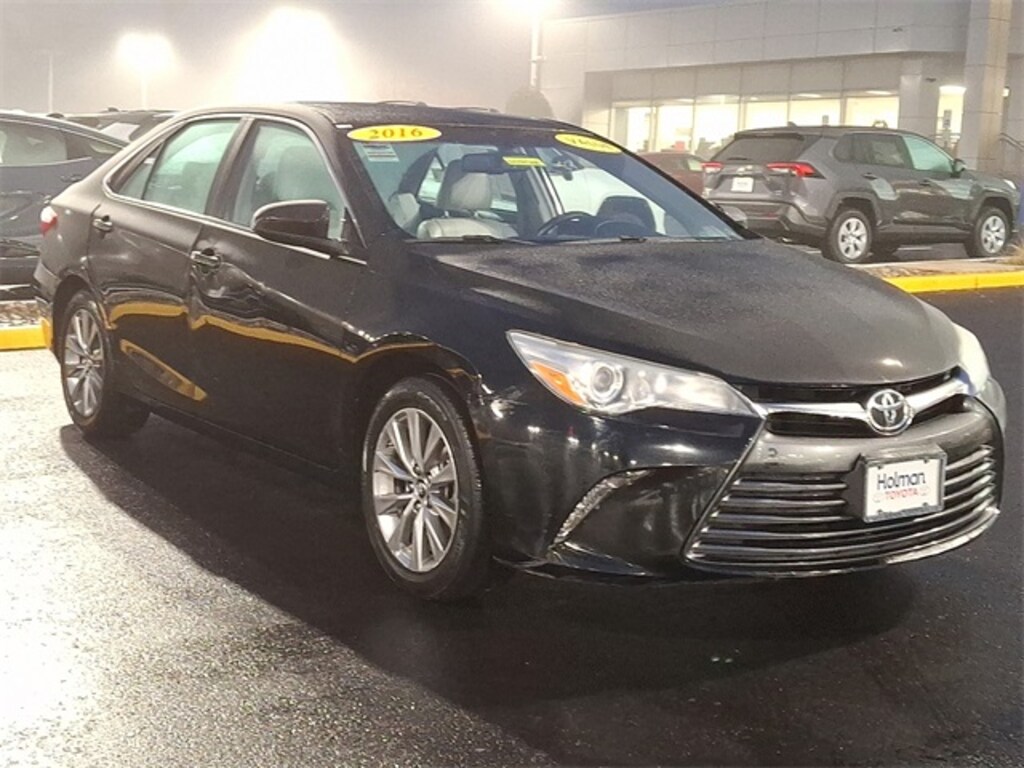 Used 2016 Toyota Camry XLE Sedan